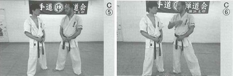 丹田に腕を置いておいて、肘を中心に円運動を行う
